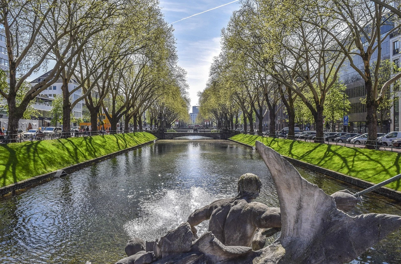 Düsseldorf statue